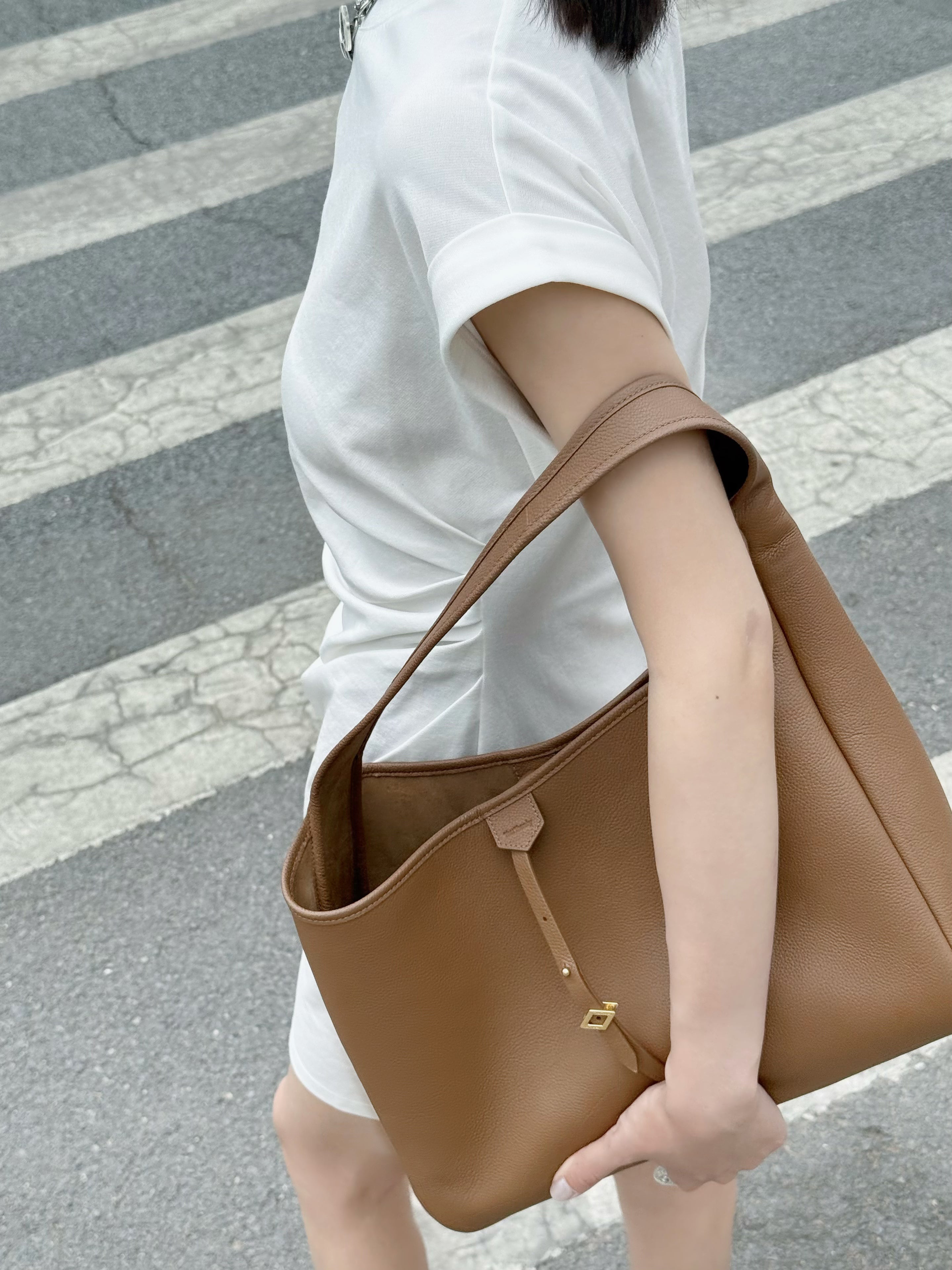Never Late Hobo Bag Brown Combi