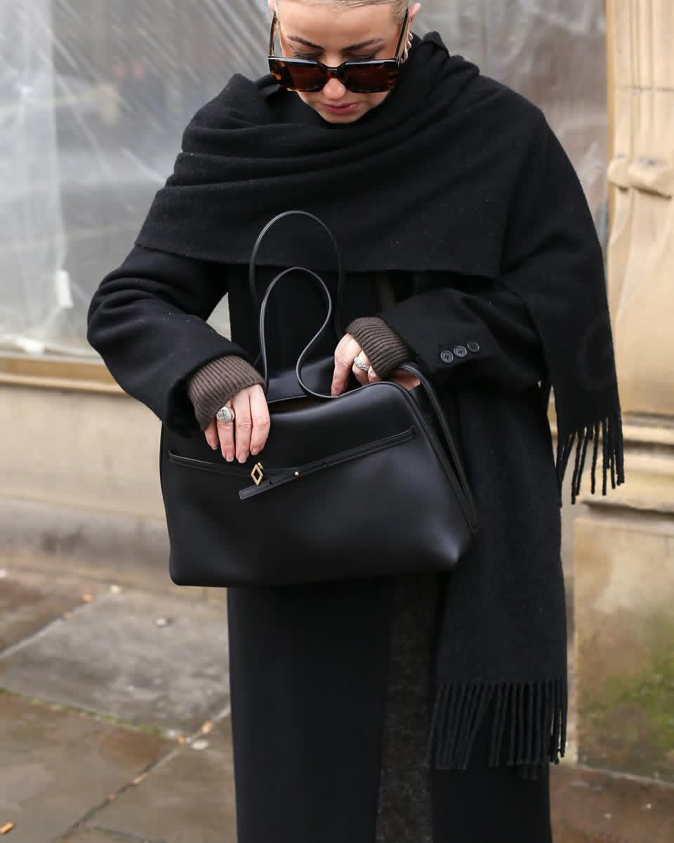 ThatThereby 2050 Black Commuter Bag