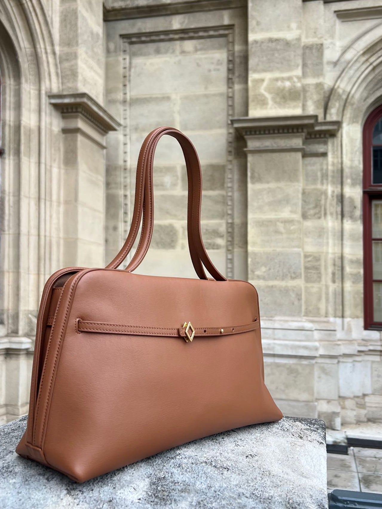 That Thereby 2050 Caramel Commuter Bag