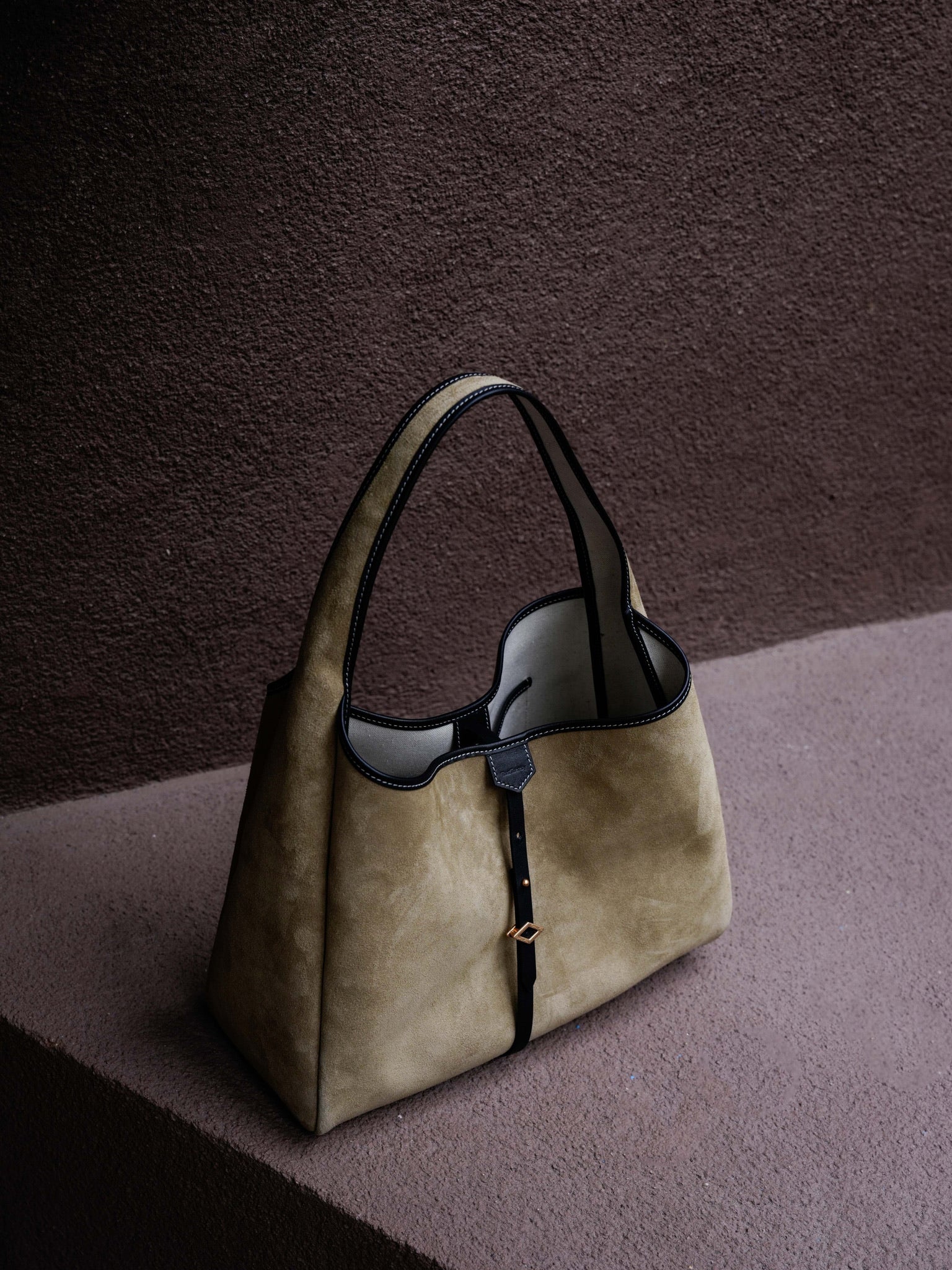 Never Late Hobo Bag Sand Combi Black