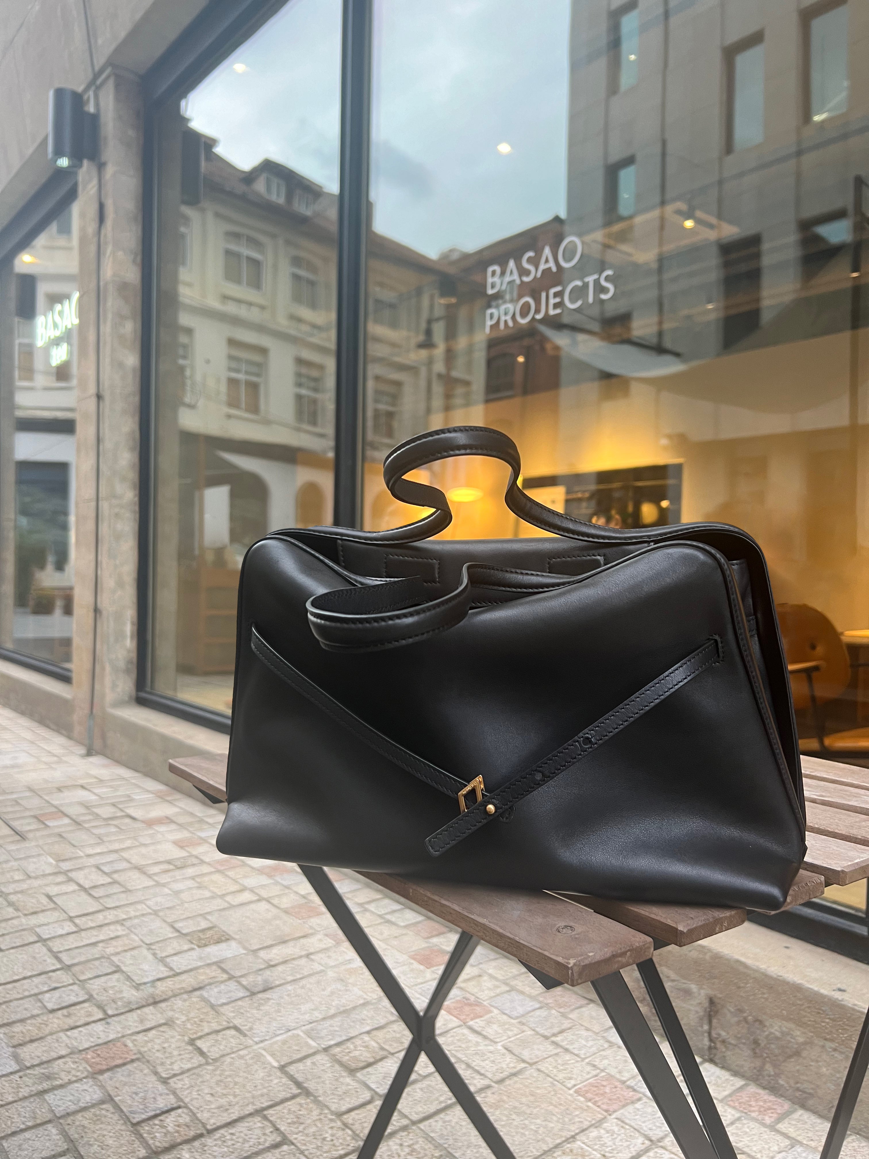 ThatThereby 2050 Black Commuter Bag