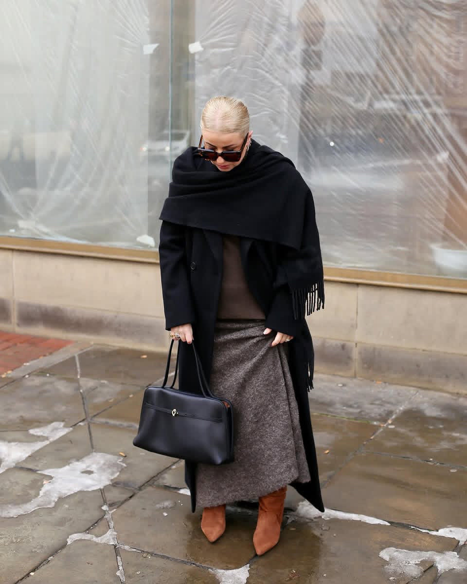 ThatThereby 2050 Black Commuter Bag