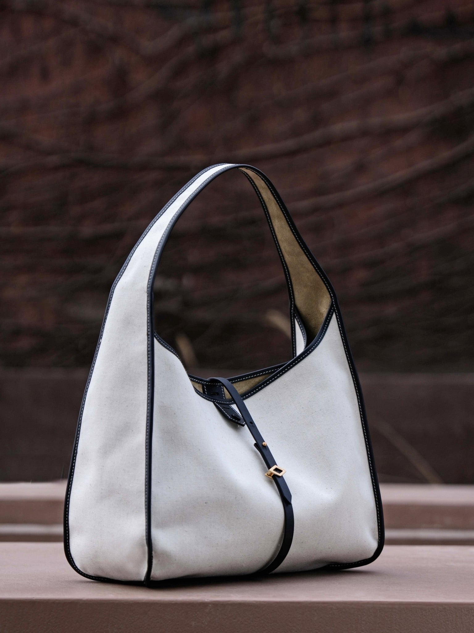 Never Late Hobo Bag Sand Combi Black