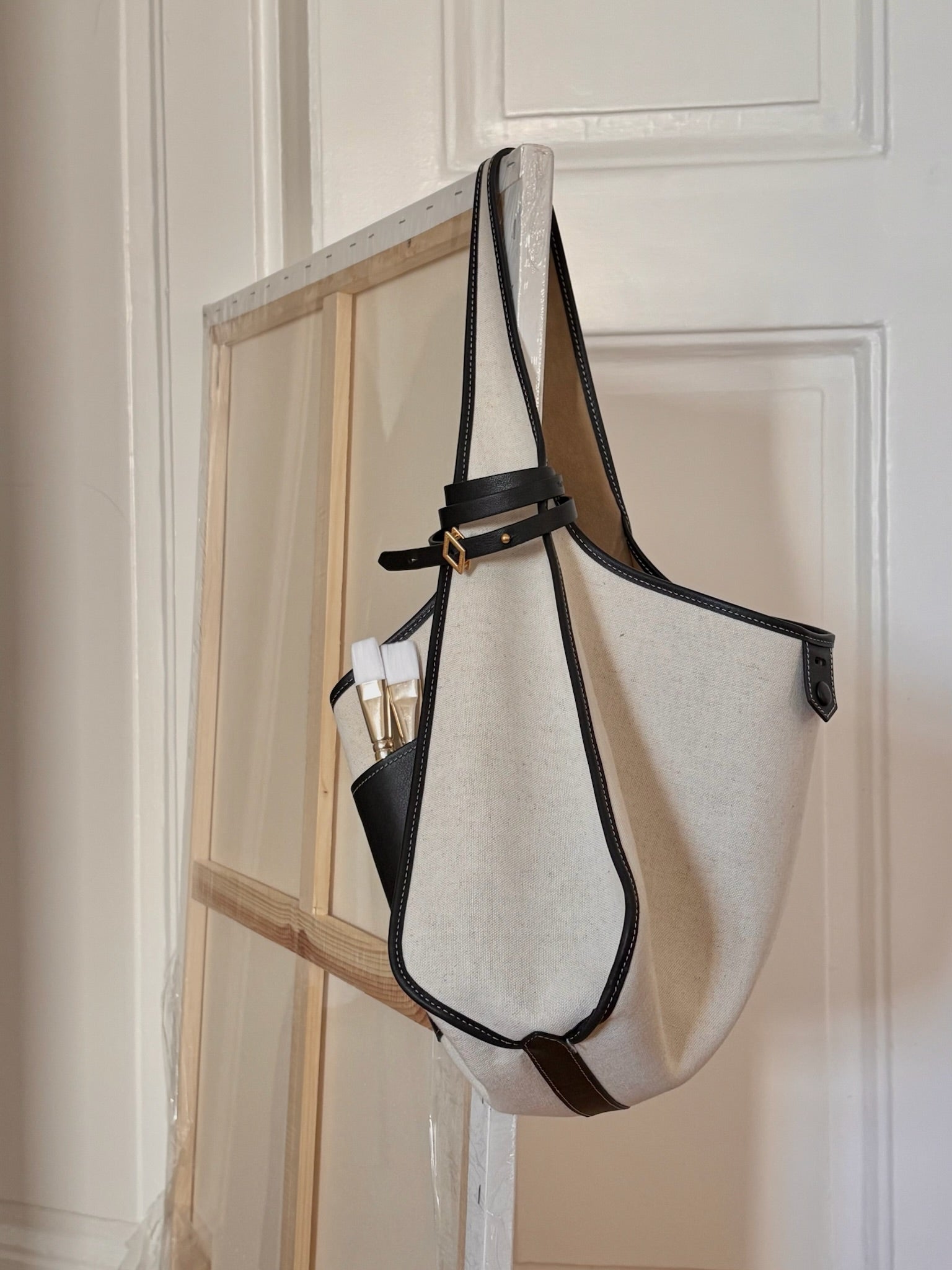 Never Late Hobo Bag Sand Combi Black